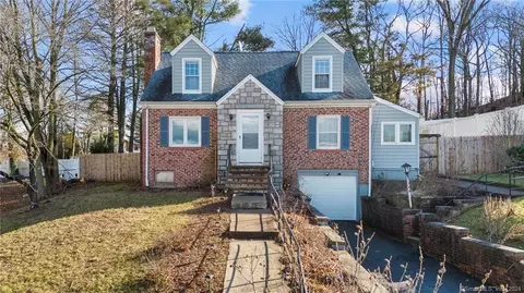 135 View Ter, East Haven, CT 06512