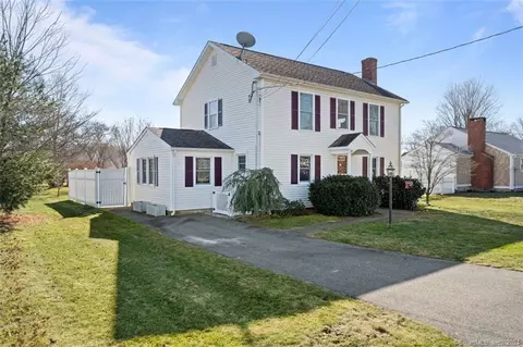 30 Maplewood St, Old Saybrook, CT 06475