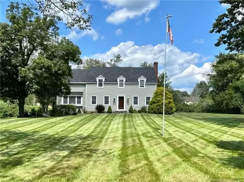 25 Clearview Dr, Newtown, CT 06482