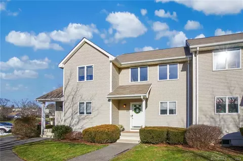 105 Sunrise Cir #105, Newington, CT 06111