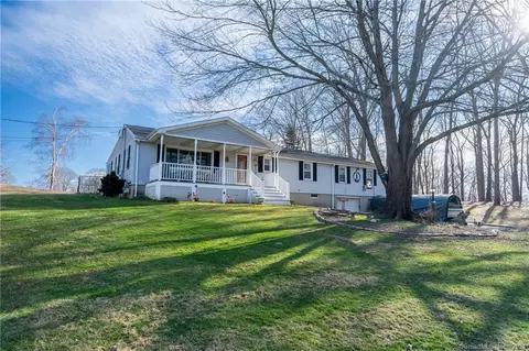 43 Newton Rd, Branford, CT 06405