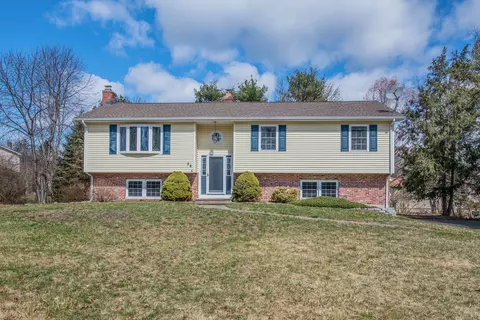 26 Burnt Hollow Ct, Cheshire, CT 06410