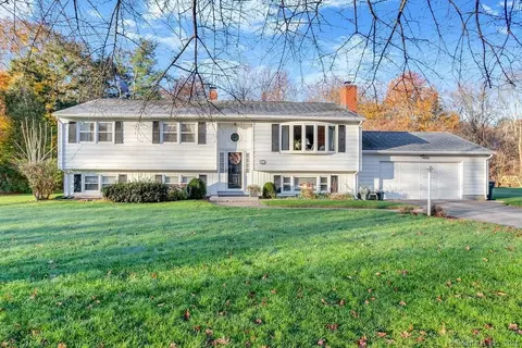 47 Rolling Ridge Rd, Hamden, CT 06518