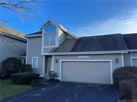 4 Brandon Ln #4, Mystic, CT 06355