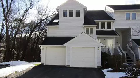 21 Camille Ln #21, Canton, CT 06019