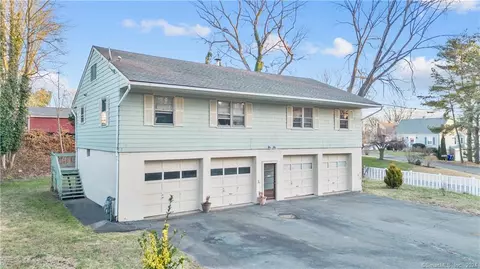 17 Woodlawn Ave, Branford, CT 06405