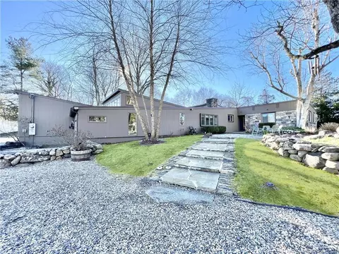 38 Old Mill Ln, Stamford, CT 06902