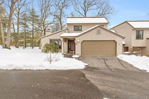 7 Redwood Ln #7, Avon, CT 06001
