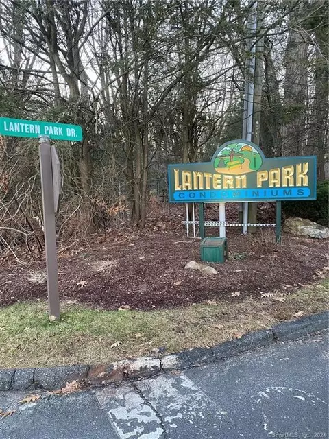 99 Lantern Park Dr #3, Naugatuck, CT 06770