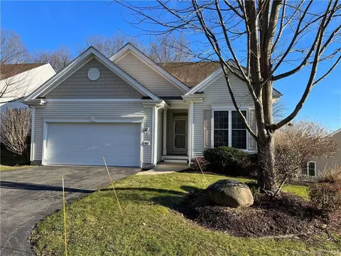 407 Mulligan Dr, Oxford, CT 06478