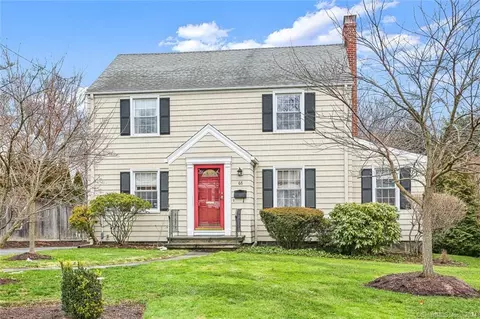 68 Dogwood Ln, Fairfield, CT 06824