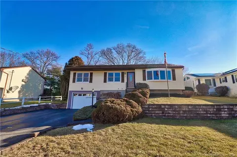 12 Woodmere Rd, Waterbury, CT 06705
