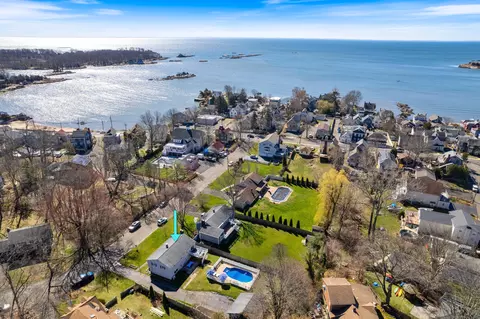 18 Midwood Rd, Branford, CT 06405