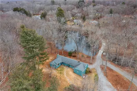 915 Essex Rd, Westbrook, CT 06498