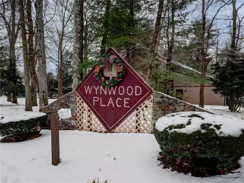 52 Wynwood Dr #52, Enfield, CT 06082