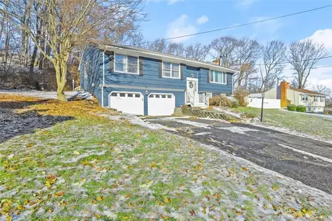 15 Sandy Ln, Shelton, CT 06484