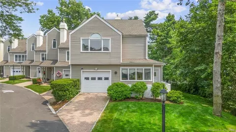 2 Harbour View Pl #2, Stratford, CT 06615