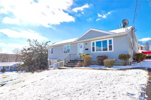 82 Wislock St, Waterbury, CT 06705