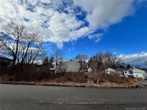 1 Navajo Trl, East Hampton, CT 06424