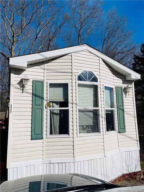 303 Mohegan Park Rd #16, Norwich, CT 06360