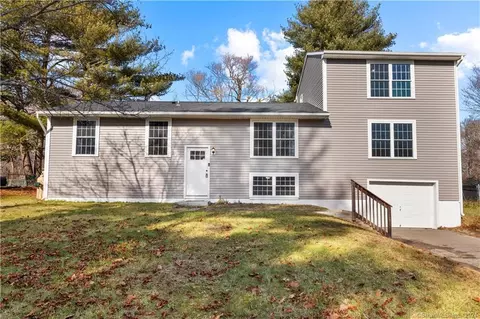 6 Old Fort Ln, Ledyard, CT 06339