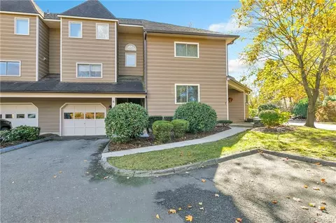 6 Meeting House Ln, Shelton, CT 06484