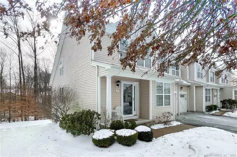 17 Lilac Ln #17, Prospect, CT 06712