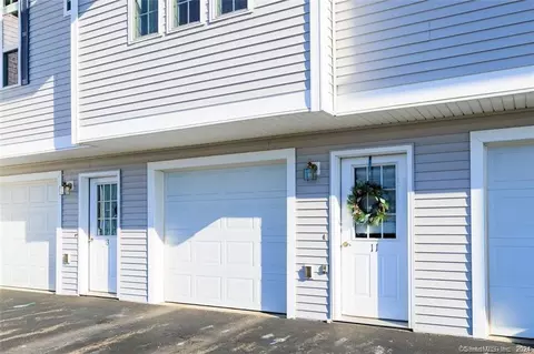 11 Harbor View Ln #11, Norwich, CT 06360