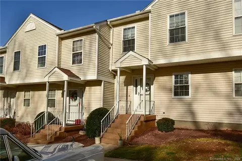 27 Marjorie Ln #27, Manchester, CT 06042