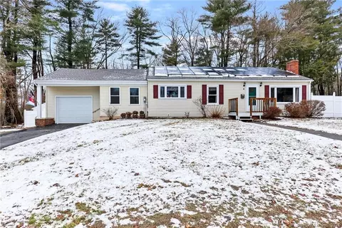 6 Chase St, Putnam, CT 06260