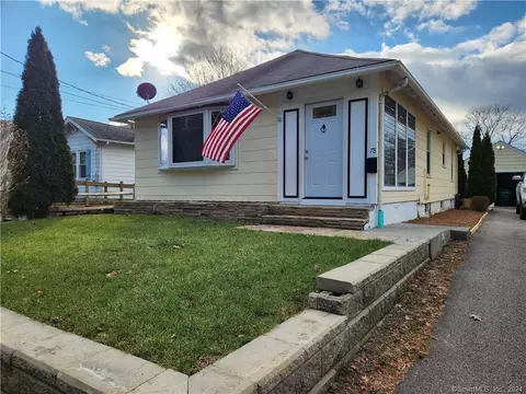 78 Clark Ln, Waterford, CT 06385