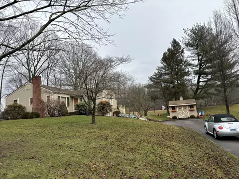 211 N Bride Brook Rd, East Lyme, CT 06333