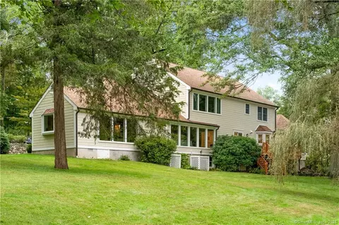 21 Driftway Ln, New Canaan, CT 06840