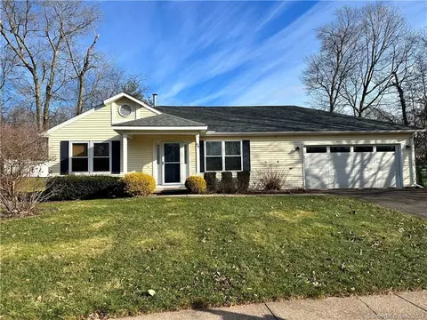 84 Mccormick Ln, Middletown, CT 06457