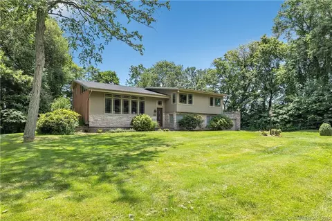 239 Old Farm Rd, Fairfield, CT 06825