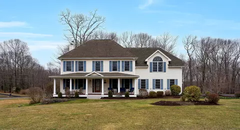 135 Old Kent Rd N, Tolland, CT 06084
