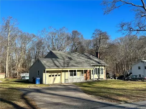 28 Washington Dr, Ledyard, CT 06335