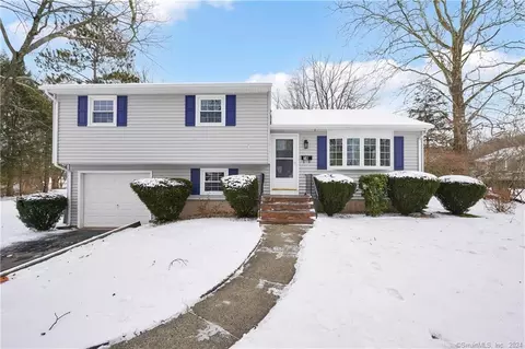 14 Pam Ln, South Windsor, CT 06074