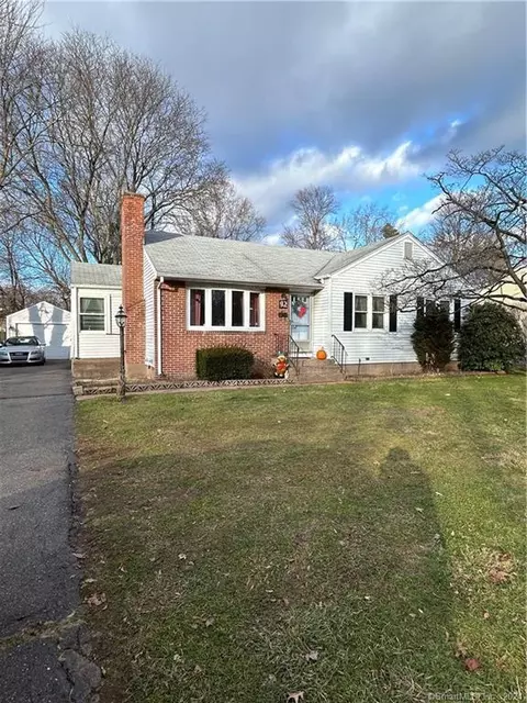 92 E Robbins Ave, Newington, CT 06111
