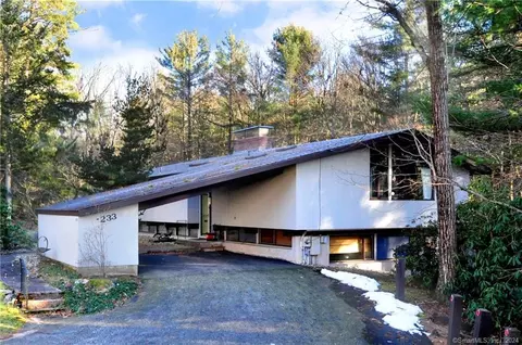 233 Ludlow Rd, Manchester, CT 06040