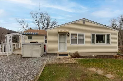 29 Powell St, Danbury, CT 06811