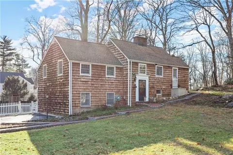 34 White Birch Ln, Stamford, CT 06905