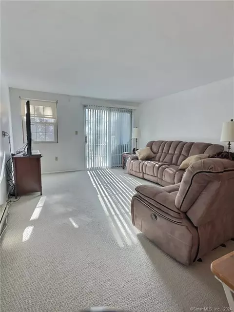 196 Rising Trail Dr #196, Middletown, CT 06457