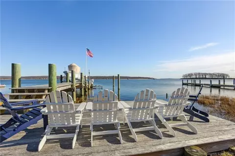 128 Jupiter Point Rd, Groton, CT 06340