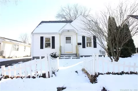 15 Seymour Rd, Windsor Locks, CT 06096