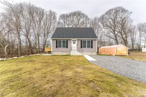 82 Virginia Ave, Groton, CT 06340
