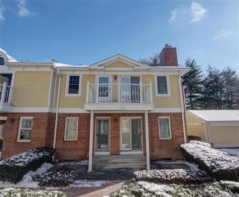 11 Saint John St #F6, North Haven, CT 06473