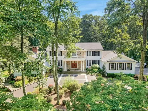 92 S Lake Dr, Stamford, CT 06903