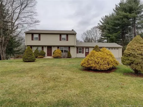 22 Jackson Ln, Northford, CT 06472