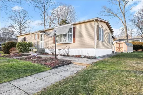 11 Whitewood Rd, Killingworth, CT 06419